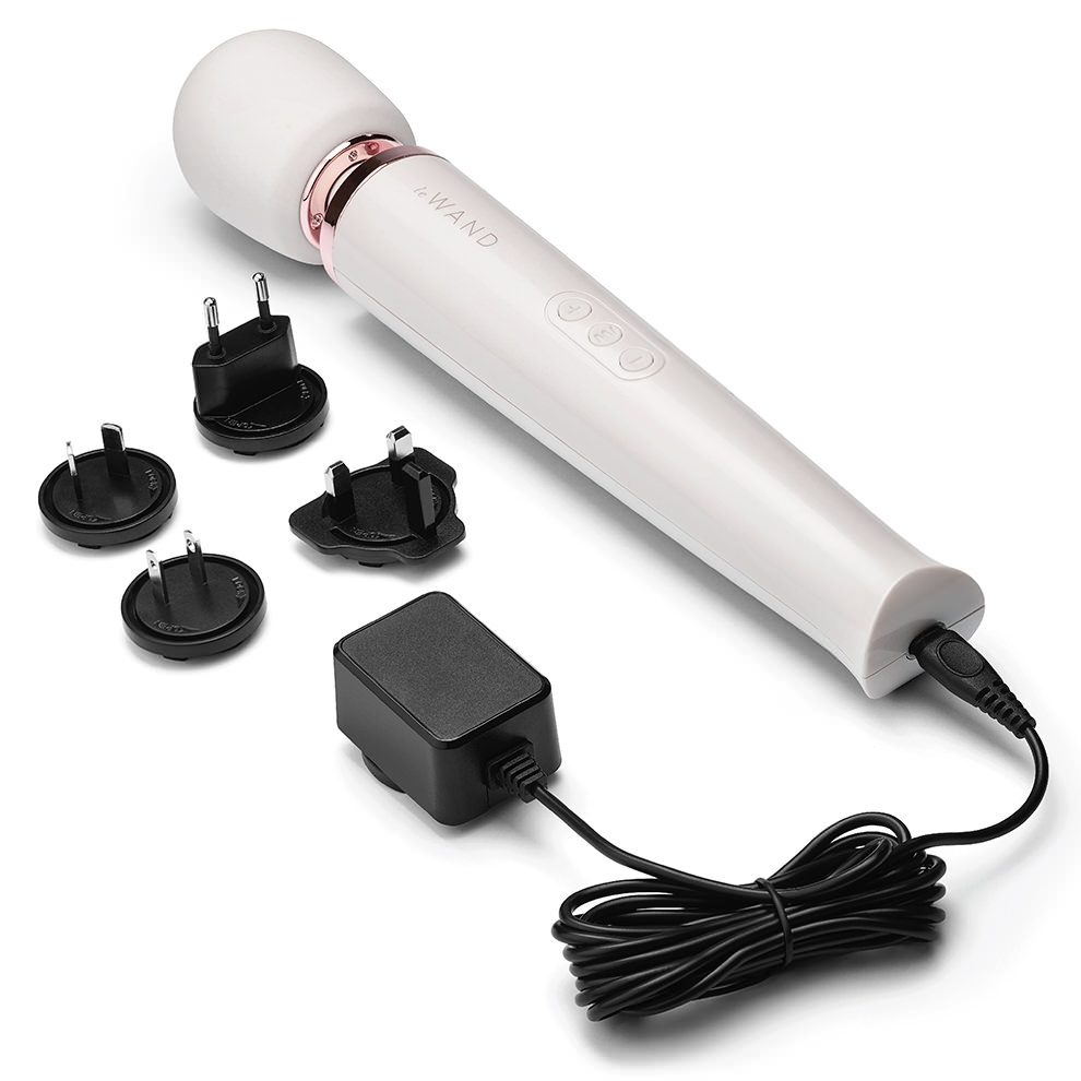 Le Wand Rechargeable Vibrating Massager | Cosmo Sexcellence Award | Black