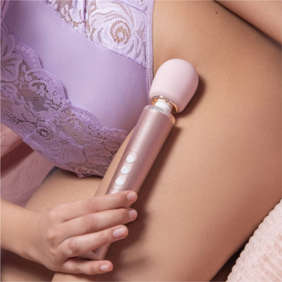 Le Wand Petite Rechargeable Massager • Rose Gold